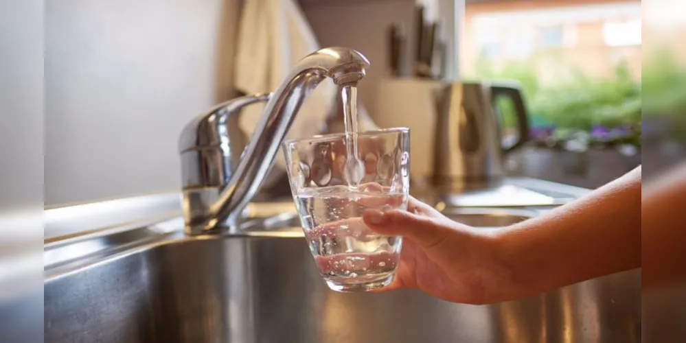 A qualidade da água em Ponta Grossa tem sido questionada há semanas; os órgãos competentes estão buscando medidas para mitigar os danos