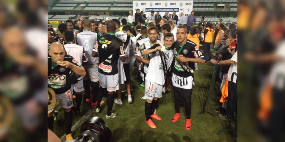 Imagem ilustrativa da imagem Veja imagens da conquista do Fantasma no Couto Pereira